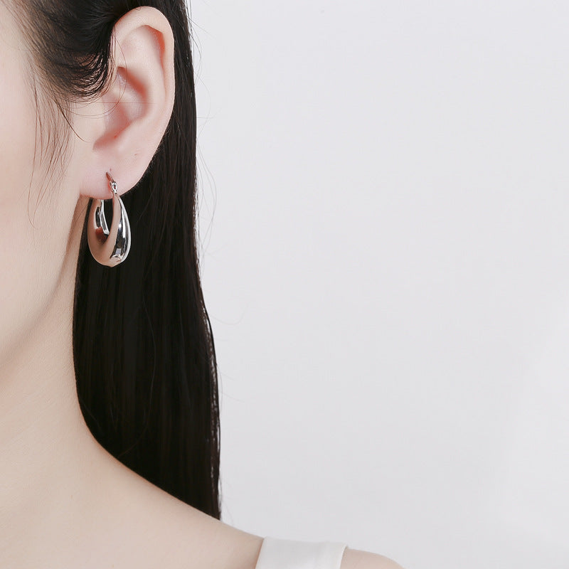 Retro Hollow Crescent Moon Earrings